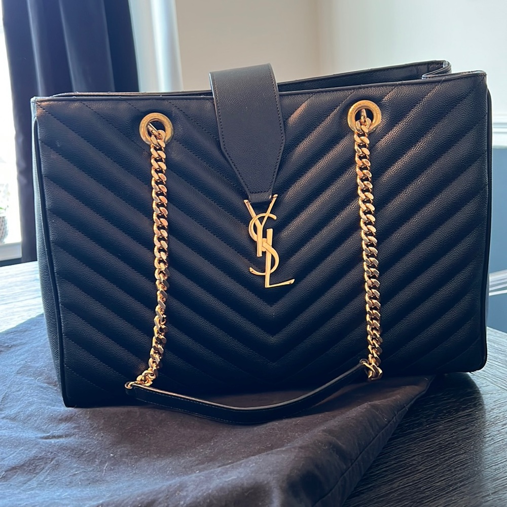 Yes Saint Laurent Large Matelasse Chevron tote - Black and Gold